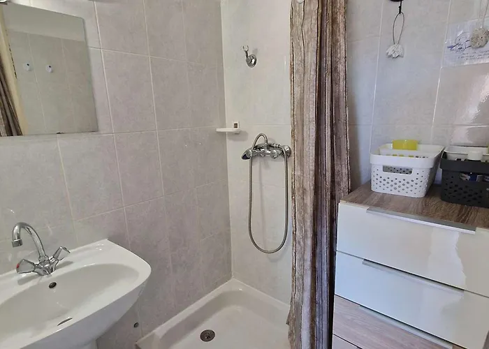 Apartment Lumineux Avec Terrasse Sud Et Parking Securise - Fr-1-387-45