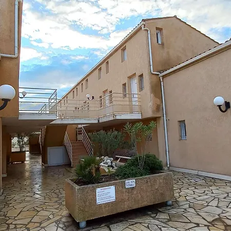 Lumineux Avec Terrasse Sud Et Parking Securise - Fr-1-387-45 * Marseillan (Herault)